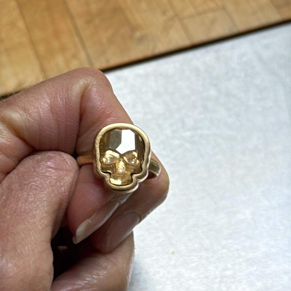 Gold plated ring with crystal skull design